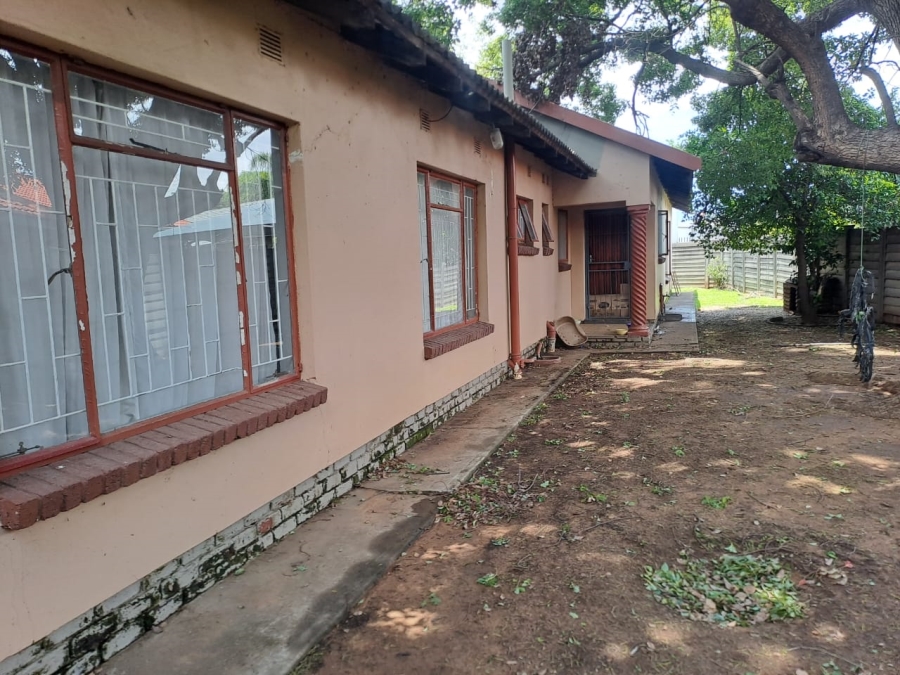 4 Bedroom Property for Sale in Oos Einde North West